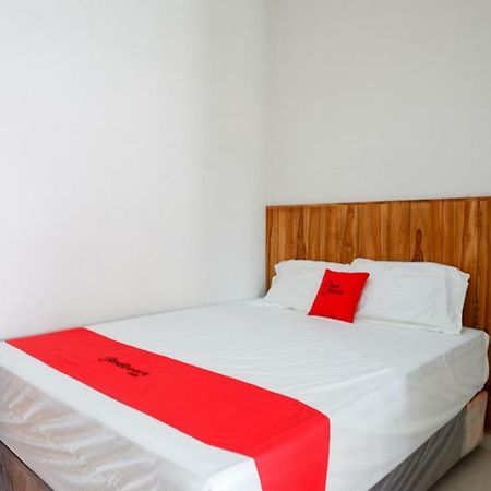 Reddoorz Plus Syariah Near Stasiun Tegal 2 מראה חיצוני תמונה