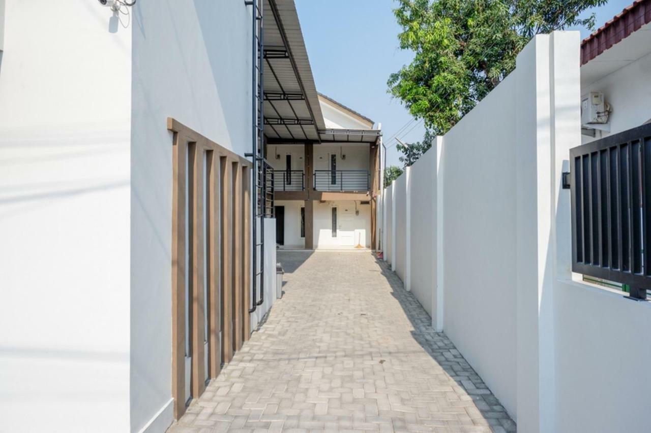 Reddoorz Plus Syariah Near Stasiun Tegal 2 מראה חיצוני תמונה