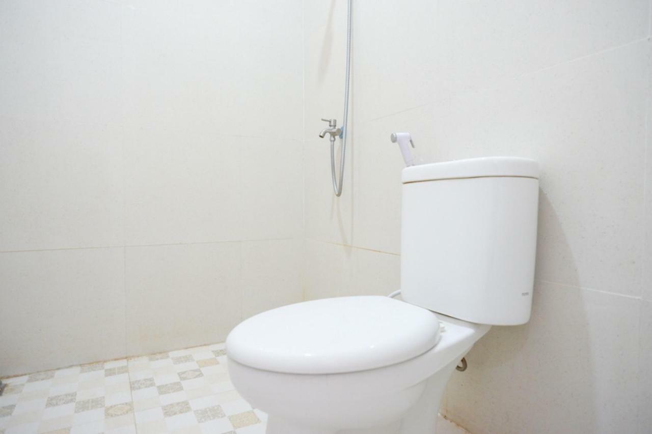 Reddoorz Plus Syariah Near Stasiun Tegal 2 מראה חיצוני תמונה